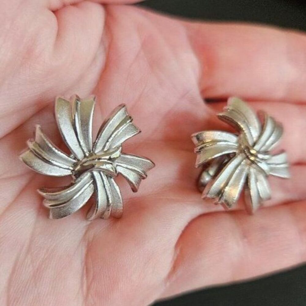 Elegant Silver Flower Earrings Crown Trifari Clip On